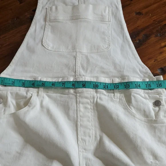 Entro Distressed White Denim Overall Shorts - Picture 10 of 12